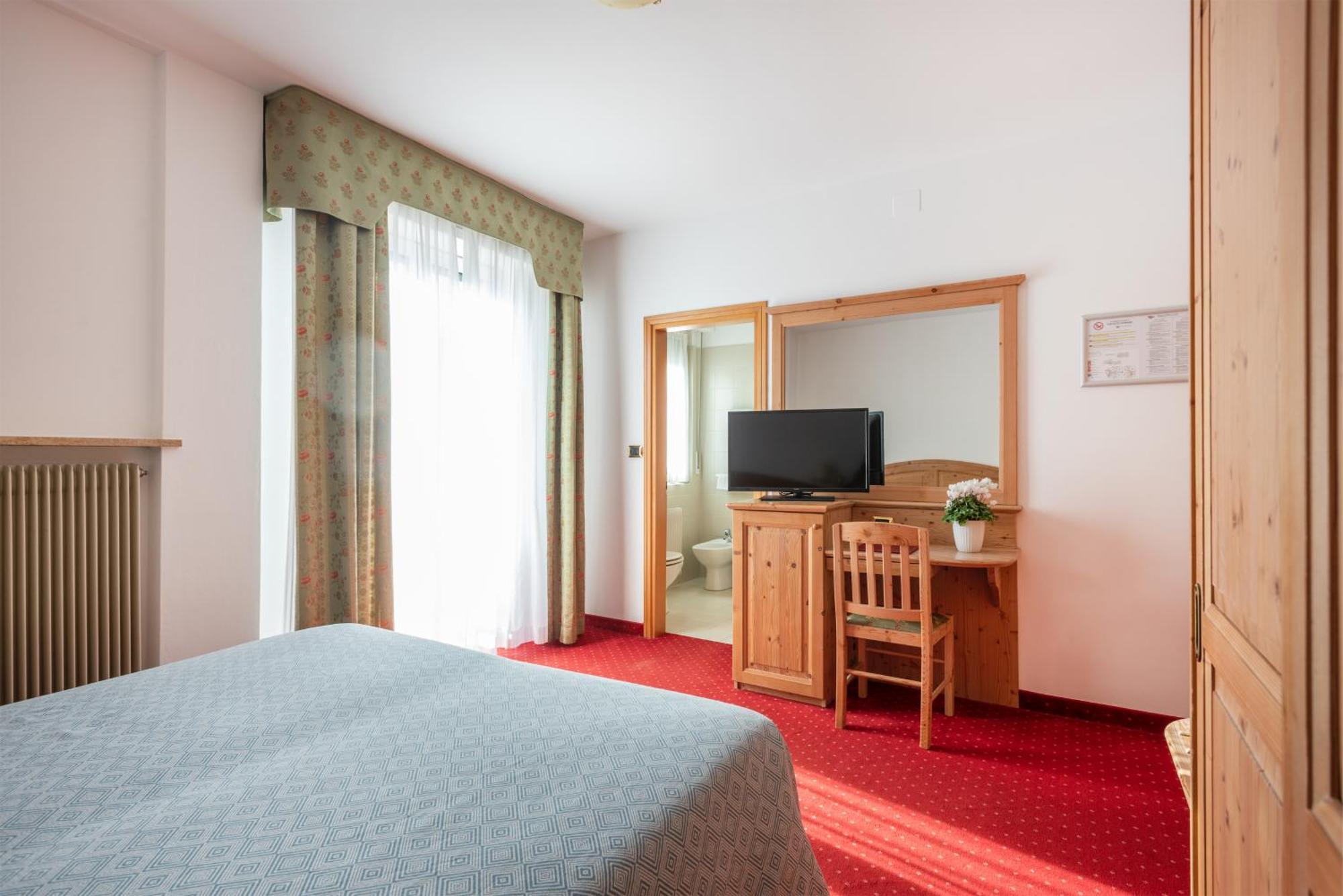 Hotel Lucia Levico Terme Buitenkant foto