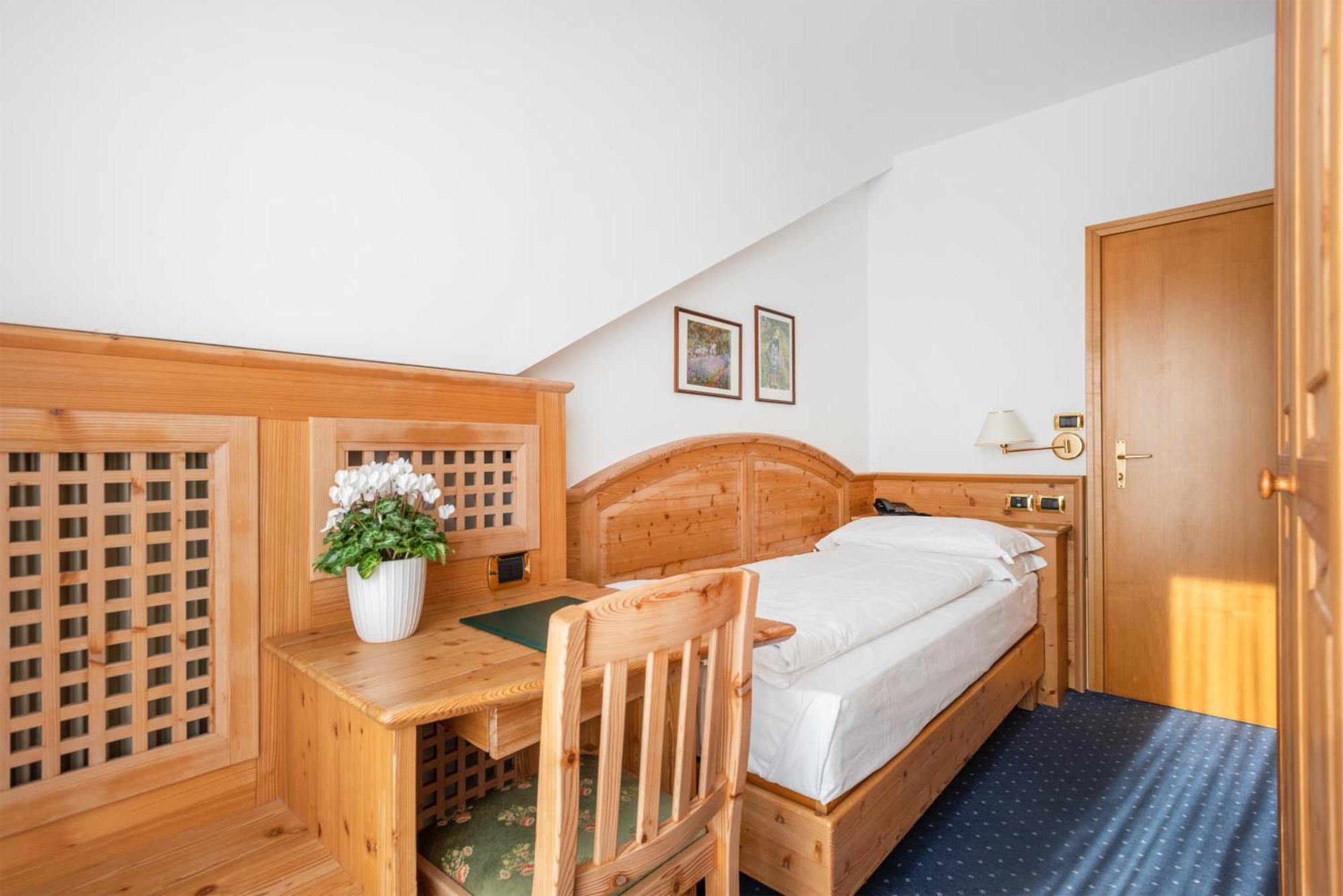 Hotel Lucia Levico Terme Buitenkant foto