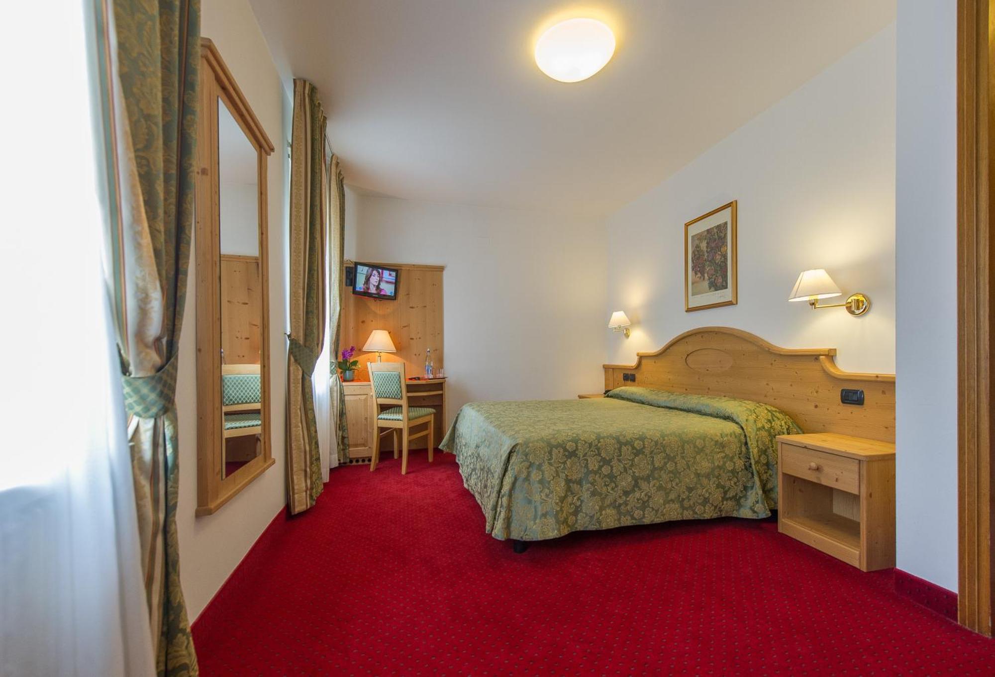Hotel Lucia Levico Terme Buitenkant foto