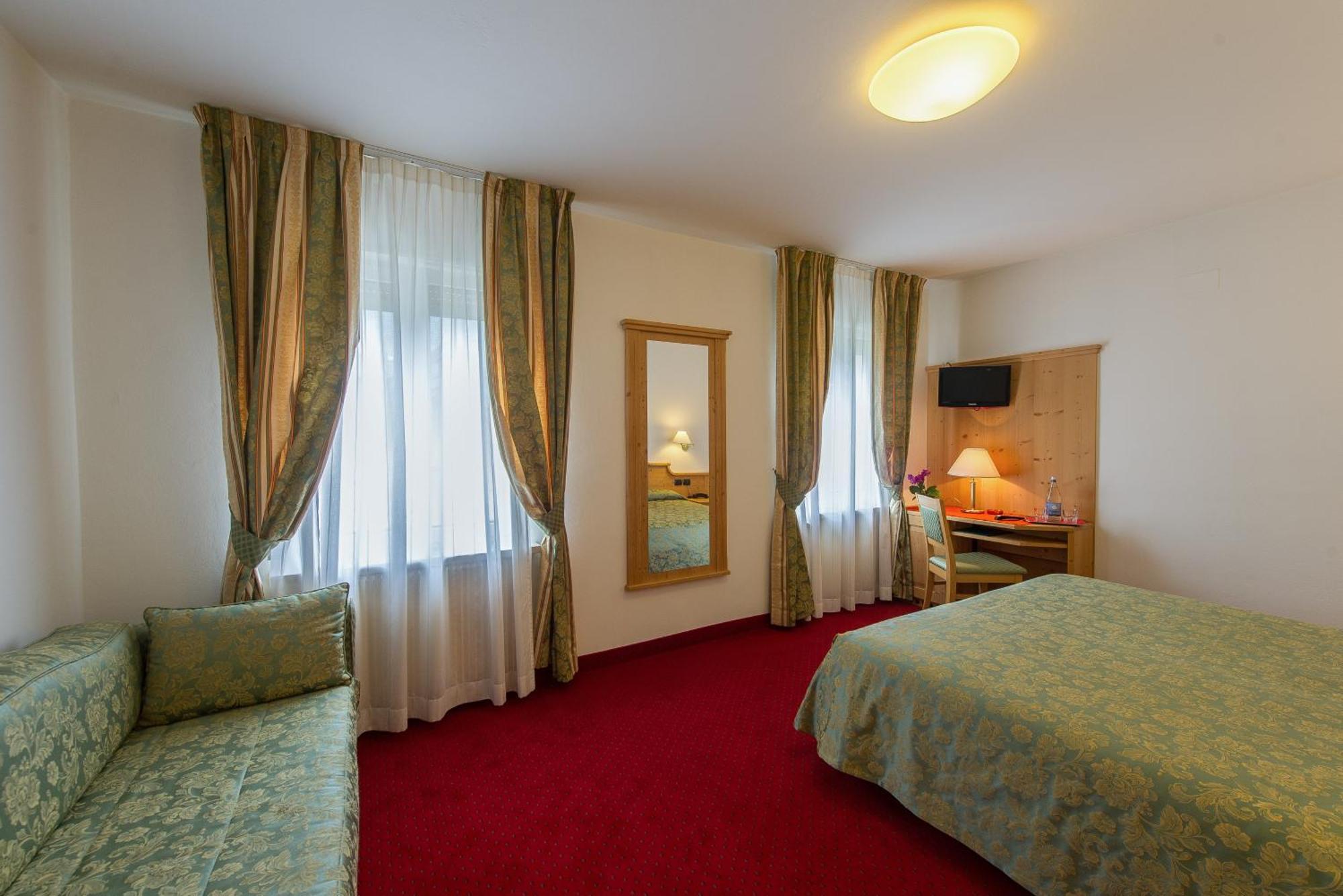 Hotel Lucia Levico Terme Buitenkant foto
