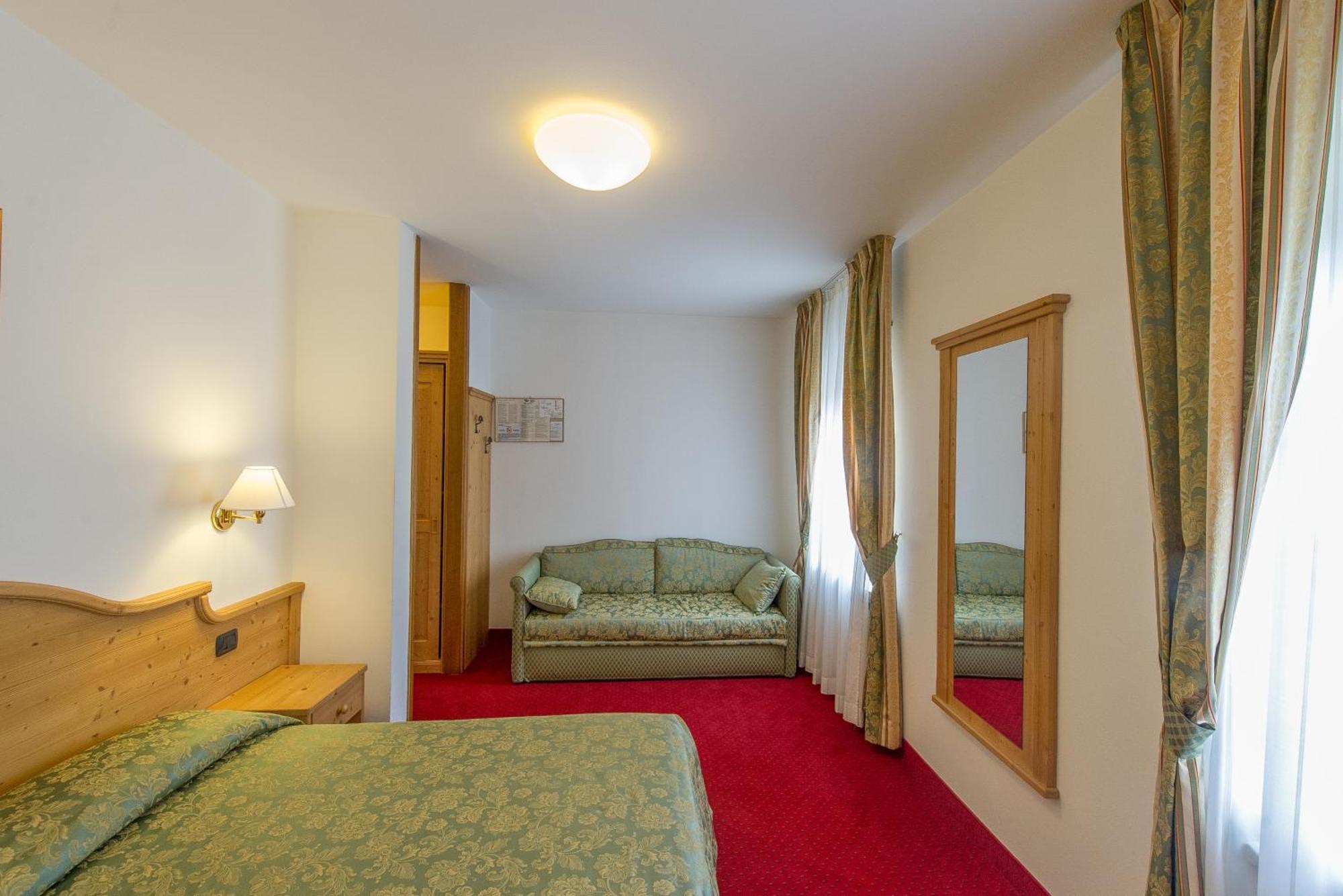 Hotel Lucia Levico Terme Buitenkant foto