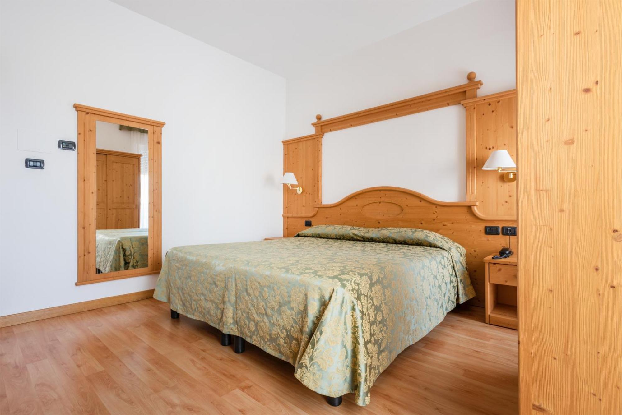 Hotel Lucia Levico Terme Buitenkant foto